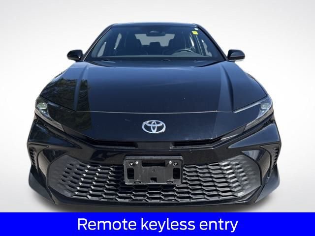 Used 2025 Toyota Camry SE image 10