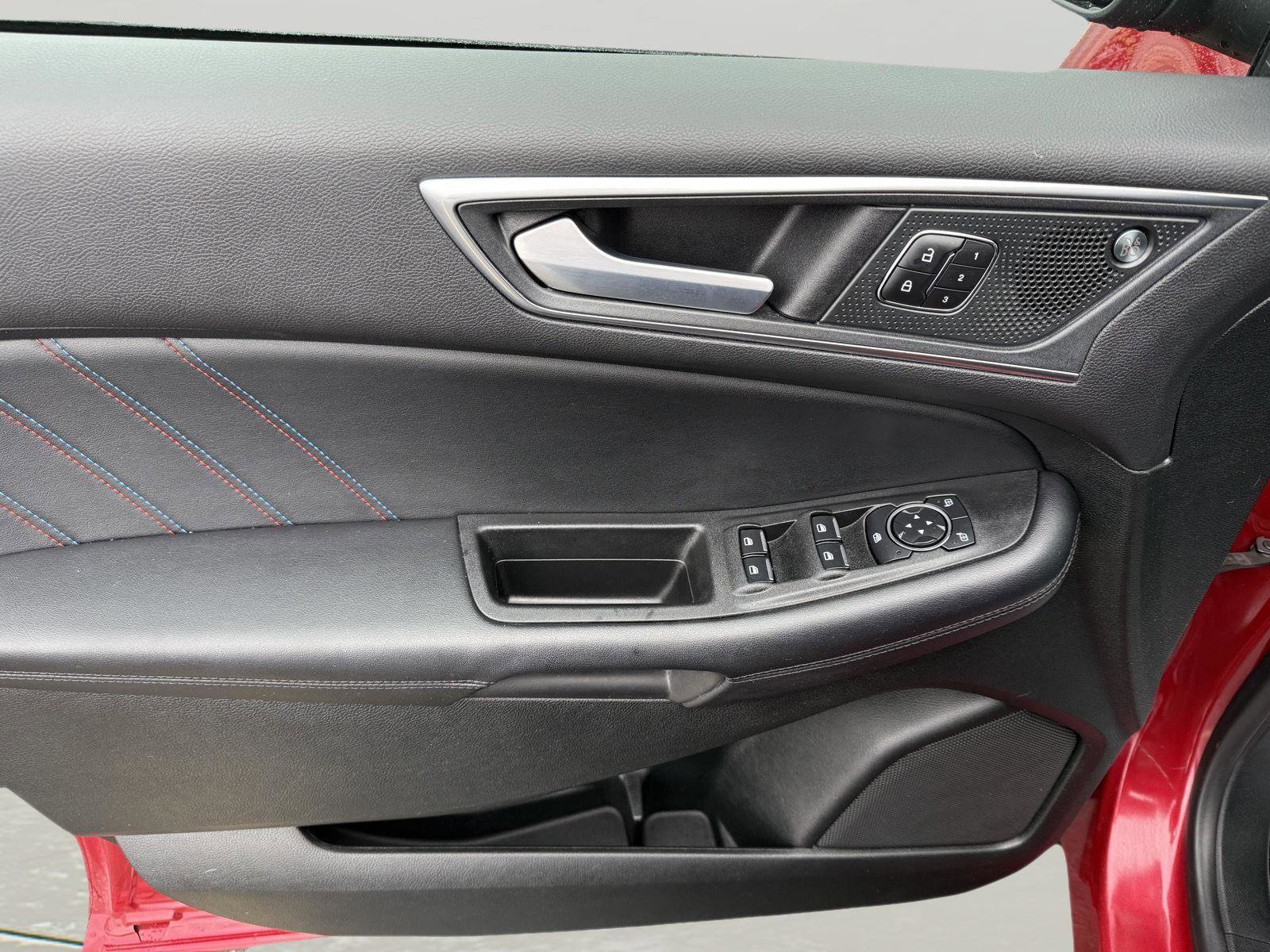 Used 2023 Ford Edge ST w/ Equipment Group 401A image 9