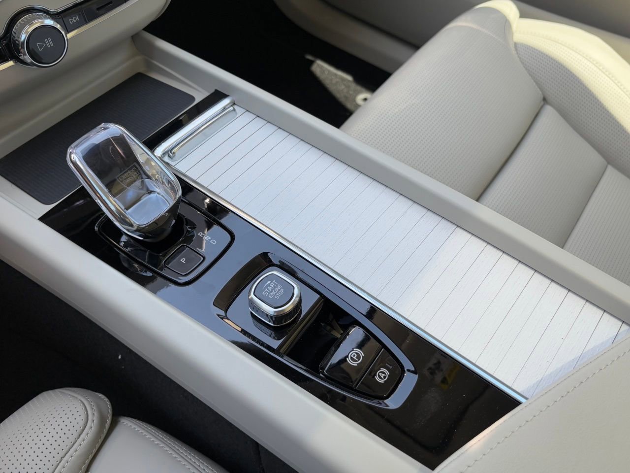 New 2026 Volvo XC60 T8 Ultra w/ Protection Package Premier image 14