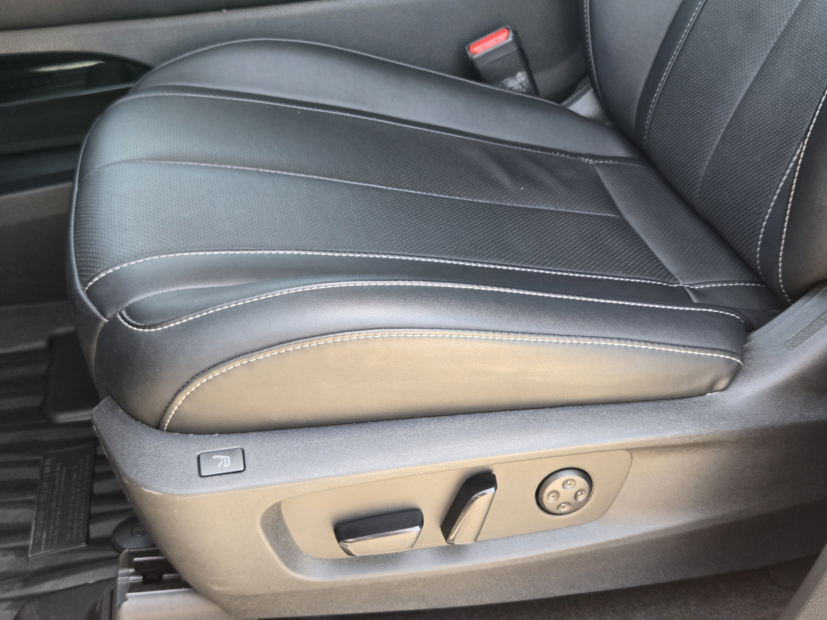 Used 2024 INFINITI QX60 Sensory w/ Cargo Package AWD/4WD image 23