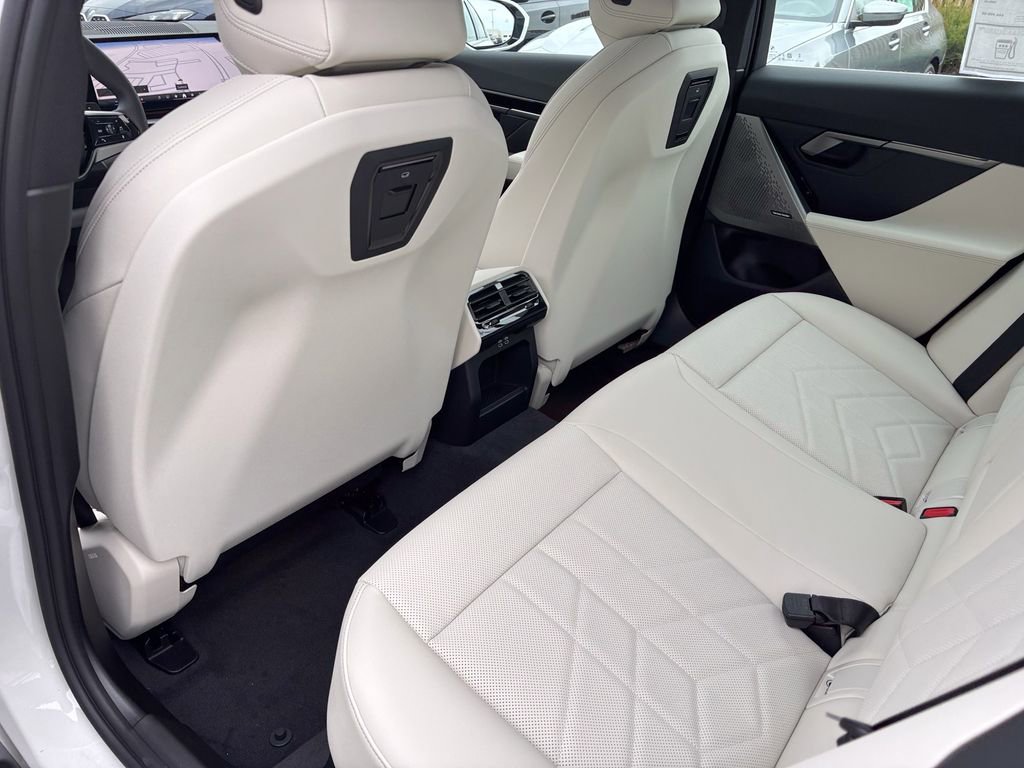 New 2026 BMW 530i xDrive w/ Premium Package image 28