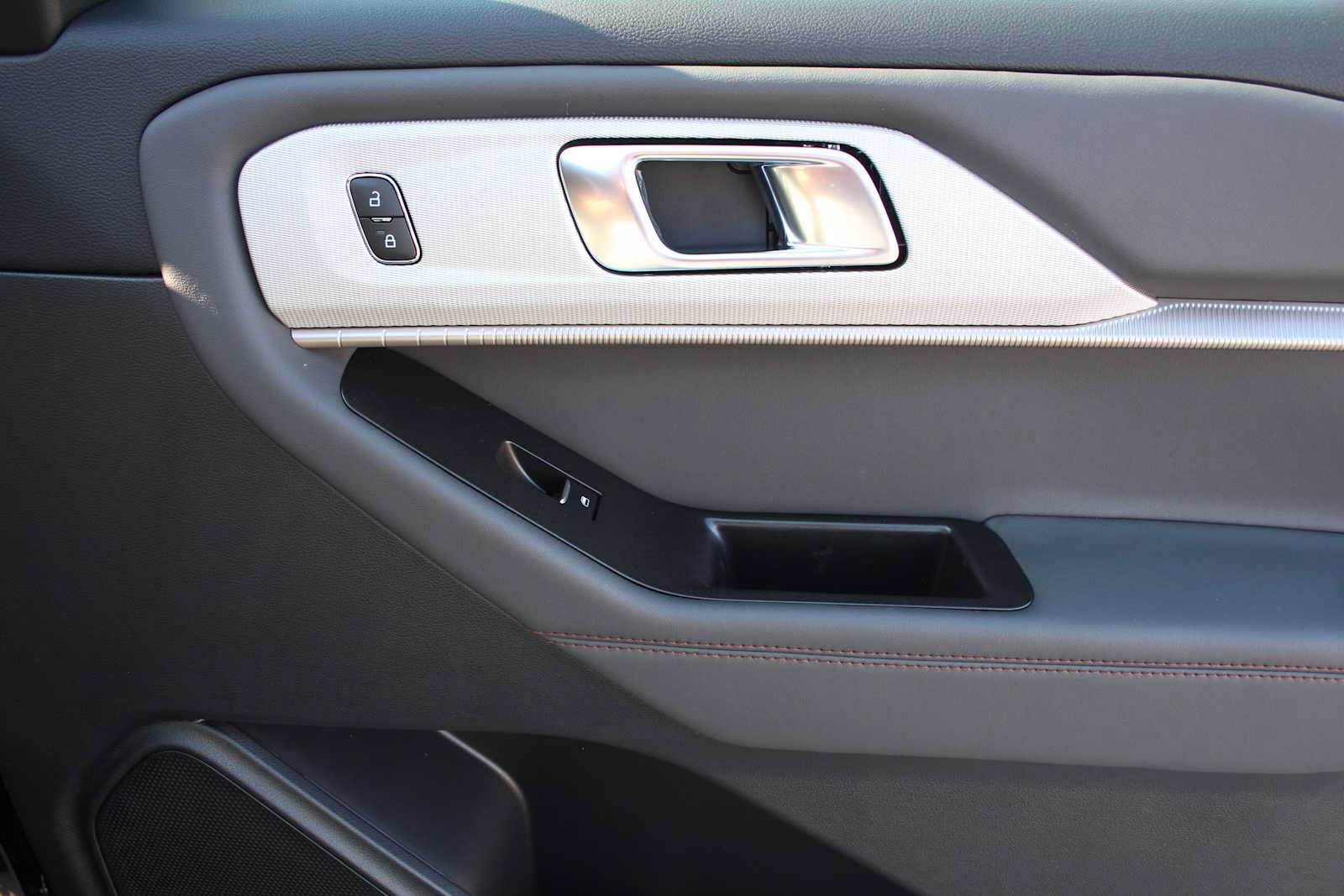 New 2026 Ford Explorer Active w/ Active Comfort Package RWD image 17