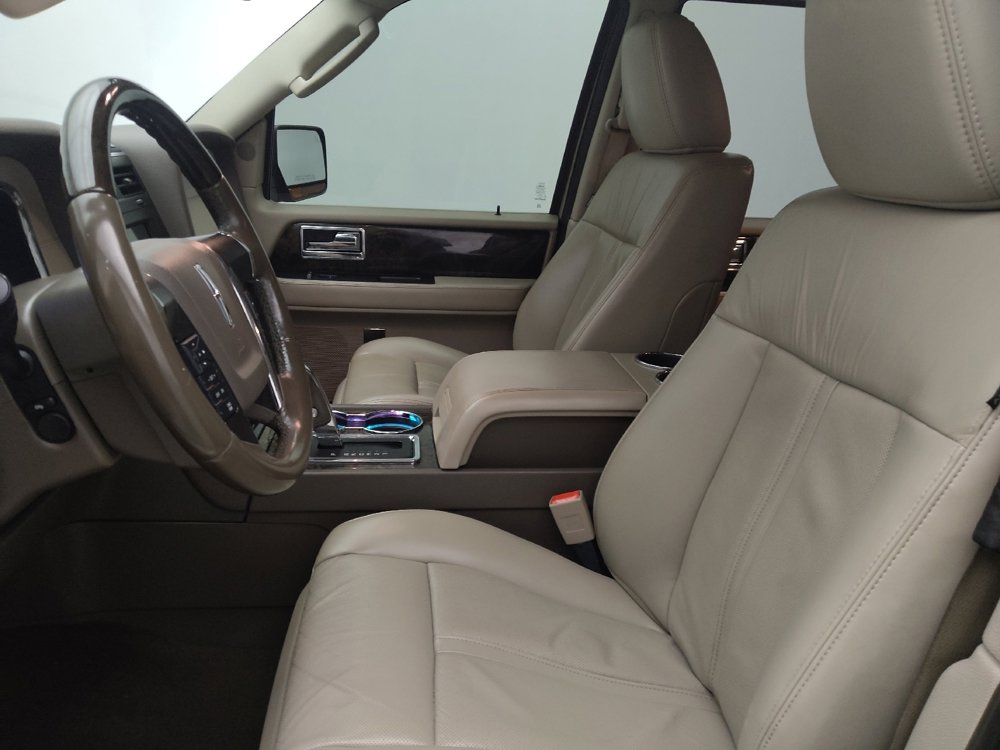 Used 2017 Lincoln Navigator Select RWD image 17