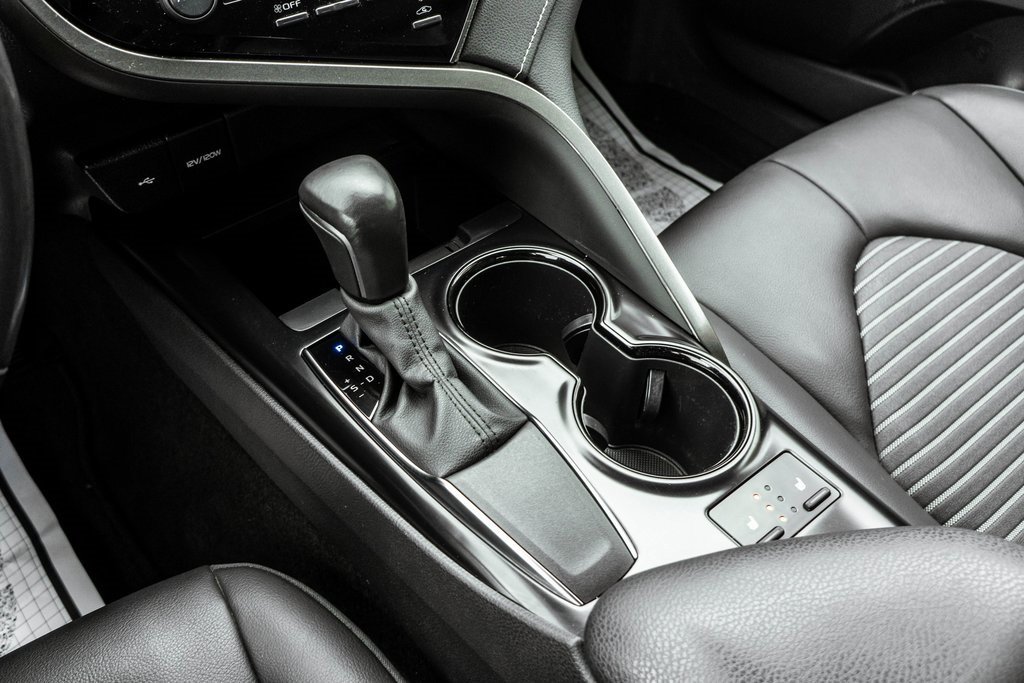 Used 2020 Toyota Camry SE image 21