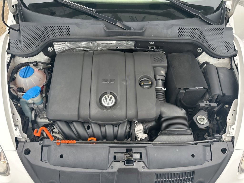 Used 2013 Volkswagen Beetle 2.5 FWD image 27