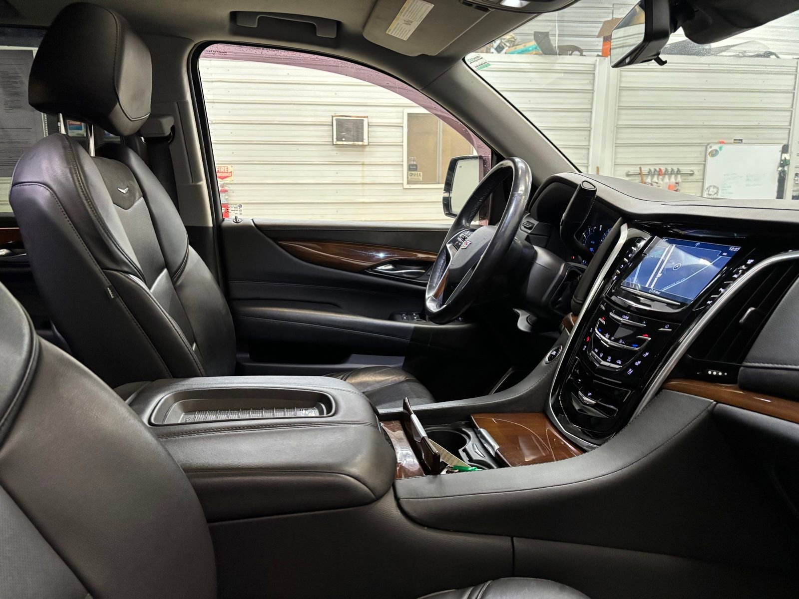 Used 2020 Cadillac Escalade ESV Luxury image 29