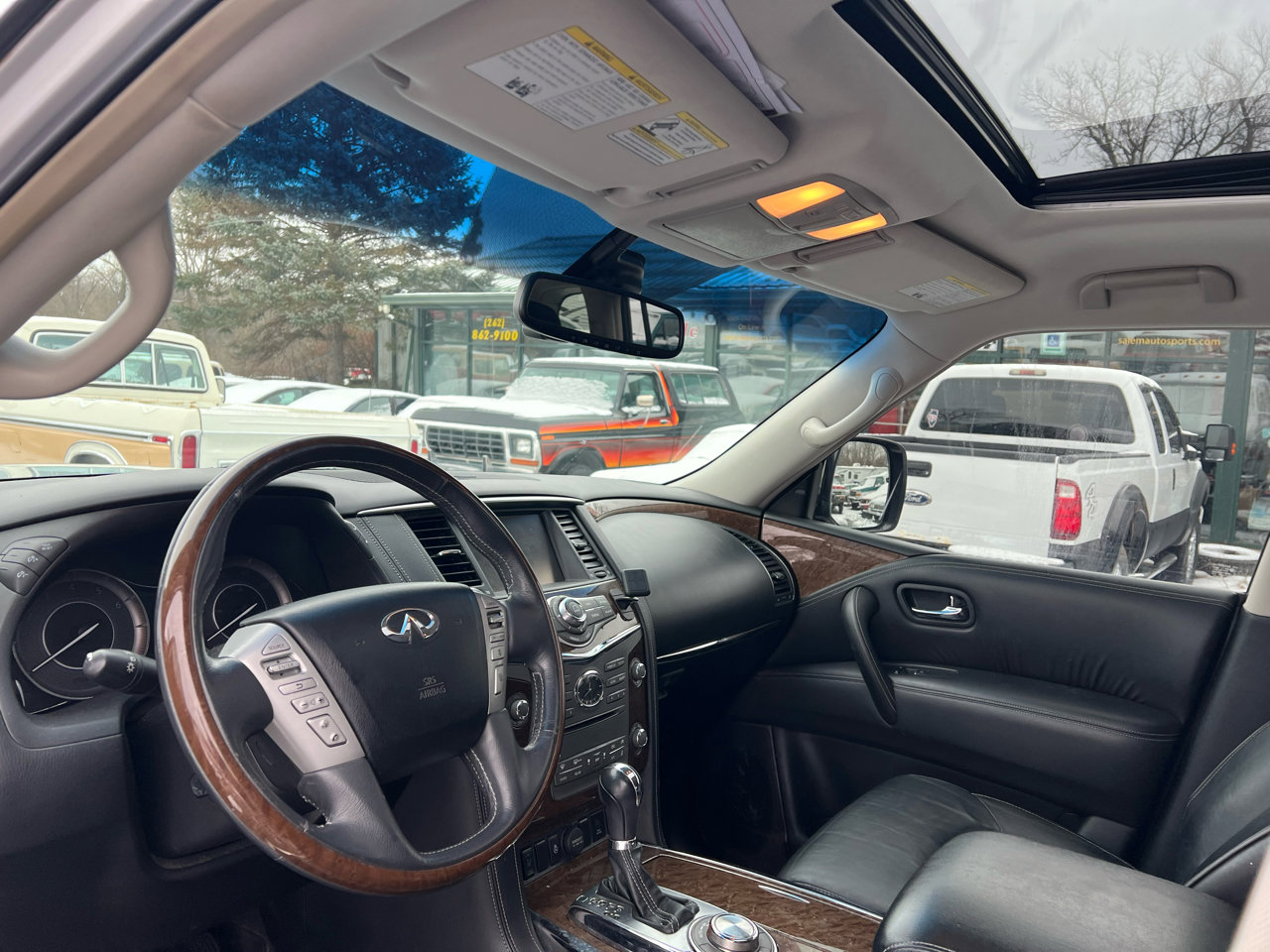 Used 2016 INFINITI QX80 4WD w/ Driver's Assistance Package image 7