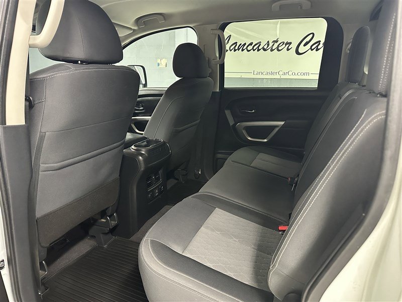 Used 2021 Nissan Titan SV w/ SV Convenience Package image 3