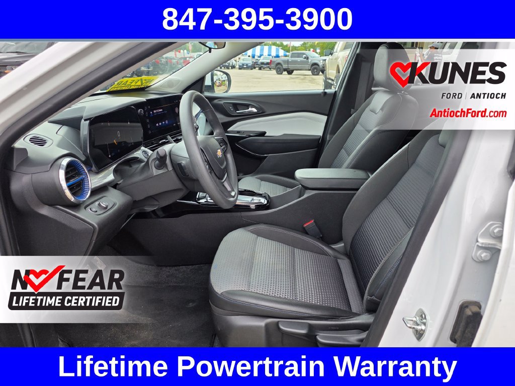 Used 2025 Chevrolet Trax LT FWD image 18