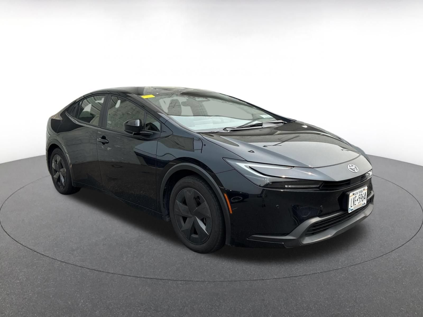Used 2025 Toyota Prius LE FWD image 2
