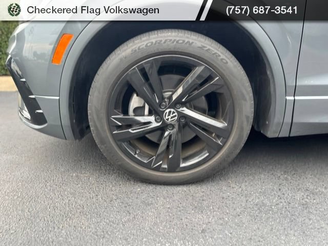Used 2023 Volkswagen Tiguan SE R-Line FWD image 5