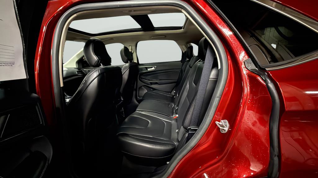 Used 2019 Ford Edge Titanium w/ Cold Weather Package image 29