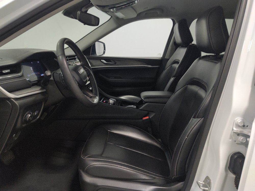 Used 2023 Jeep Grand Cherokee L Limited AWD/4WD image 17