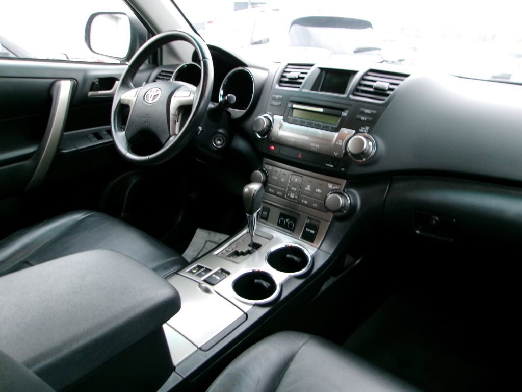 Used 2010 Toyota Highlander SE image 15