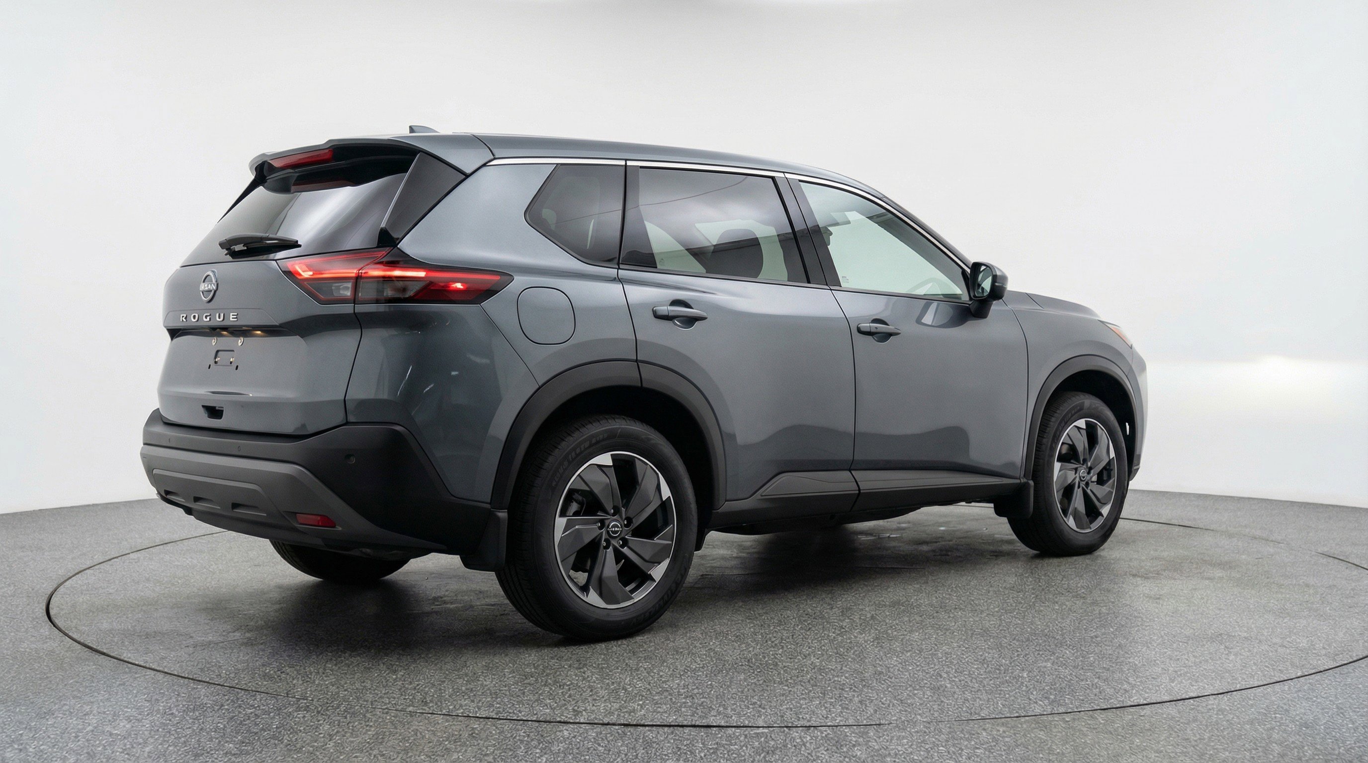 Used 2025 Nissan Rogue SV image 9