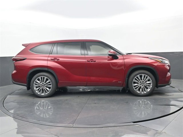 New 2026 Toyota Highlander Platinum image 2