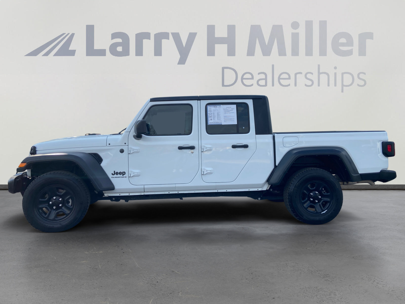 Used 2023 Jeep Gladiator Sport image 2