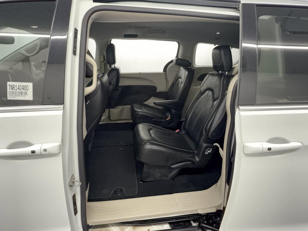 Used 2022 Chrysler Pacifica Touring-L FWD image 24