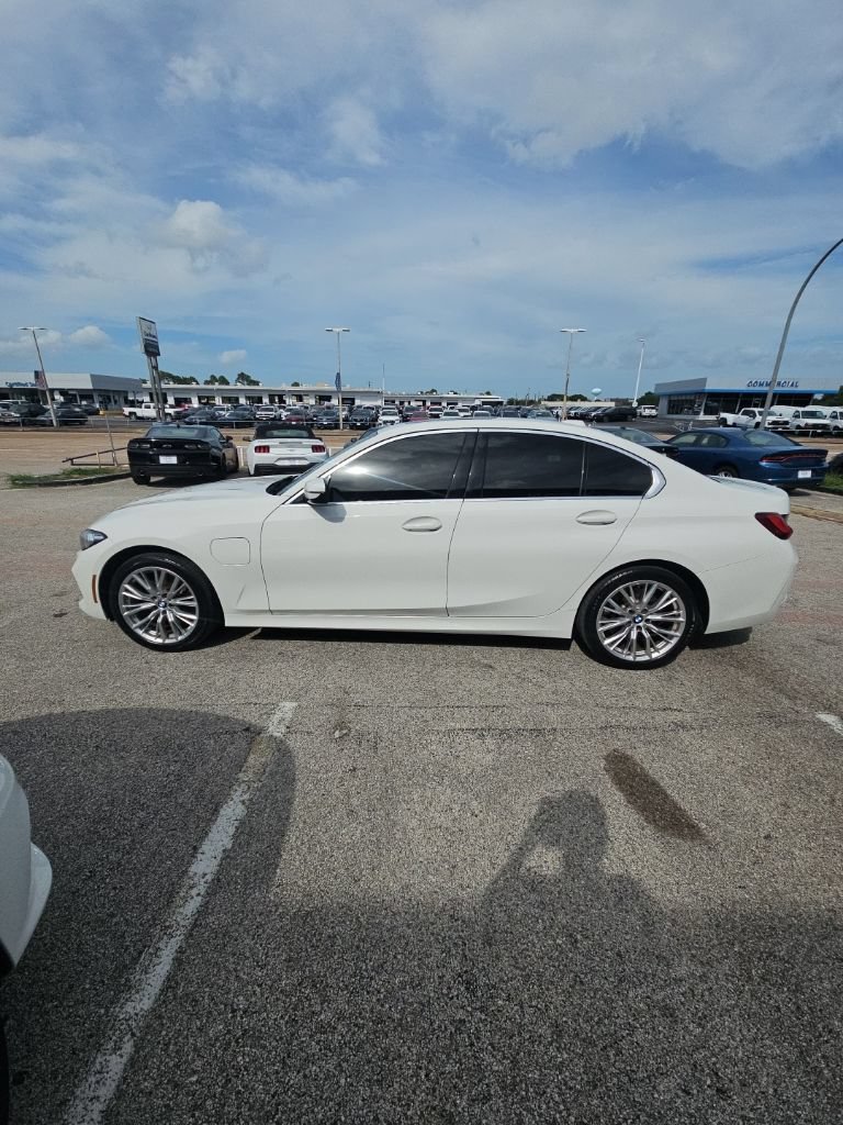 Used 2024 BMW 330e xDrive AWD/4WD image 4