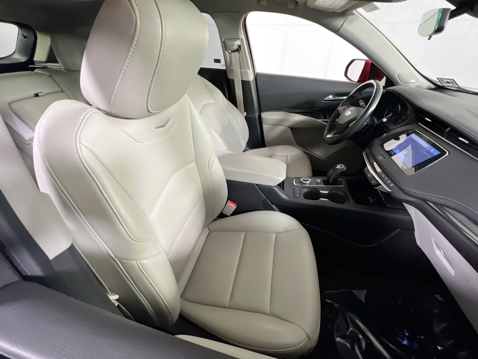 Used 2019 Cadillac XT4 Luxury w/ Cold Weather Package AWD/4WD image 28
