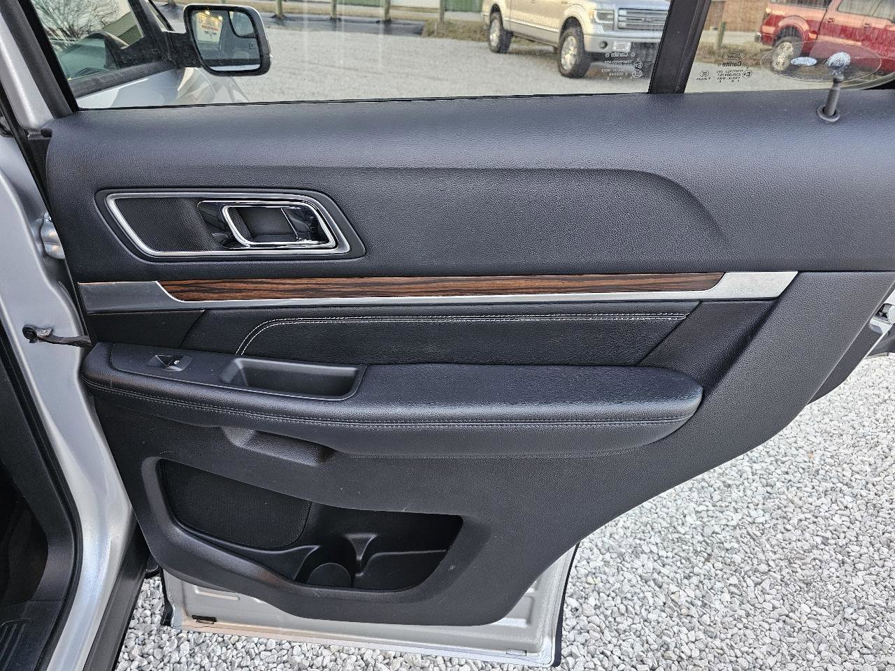 Used 2016 Ford Explorer Limited image 29