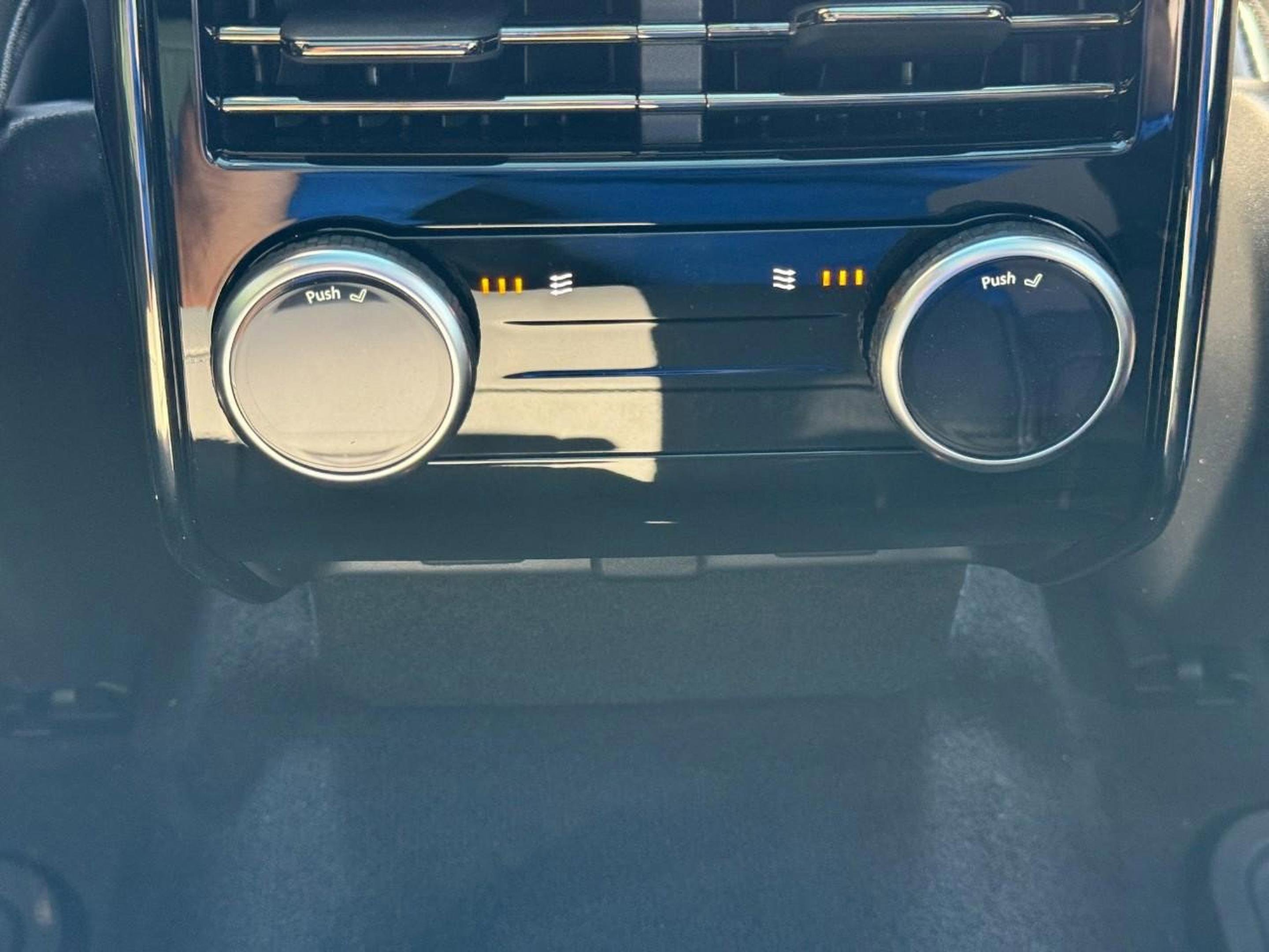 Used 2025 Land Rover Range Rover Sport SE image 11