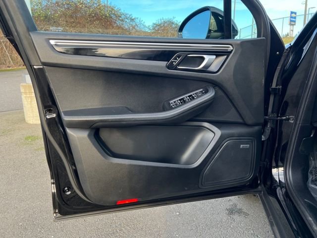 Used 2018 Porsche Macan image 17