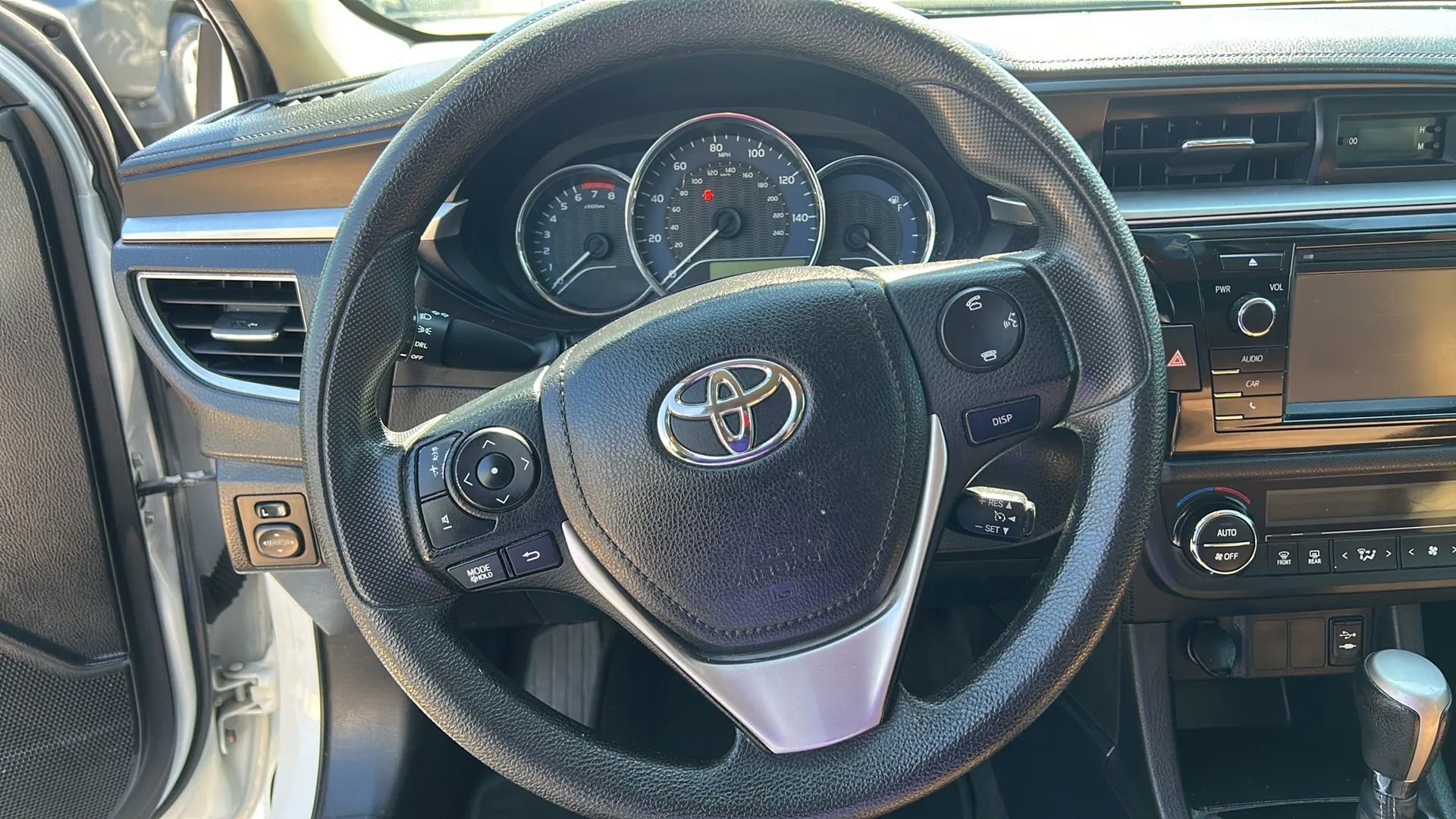 Used 2016 Toyota Corolla LE FWD image 27