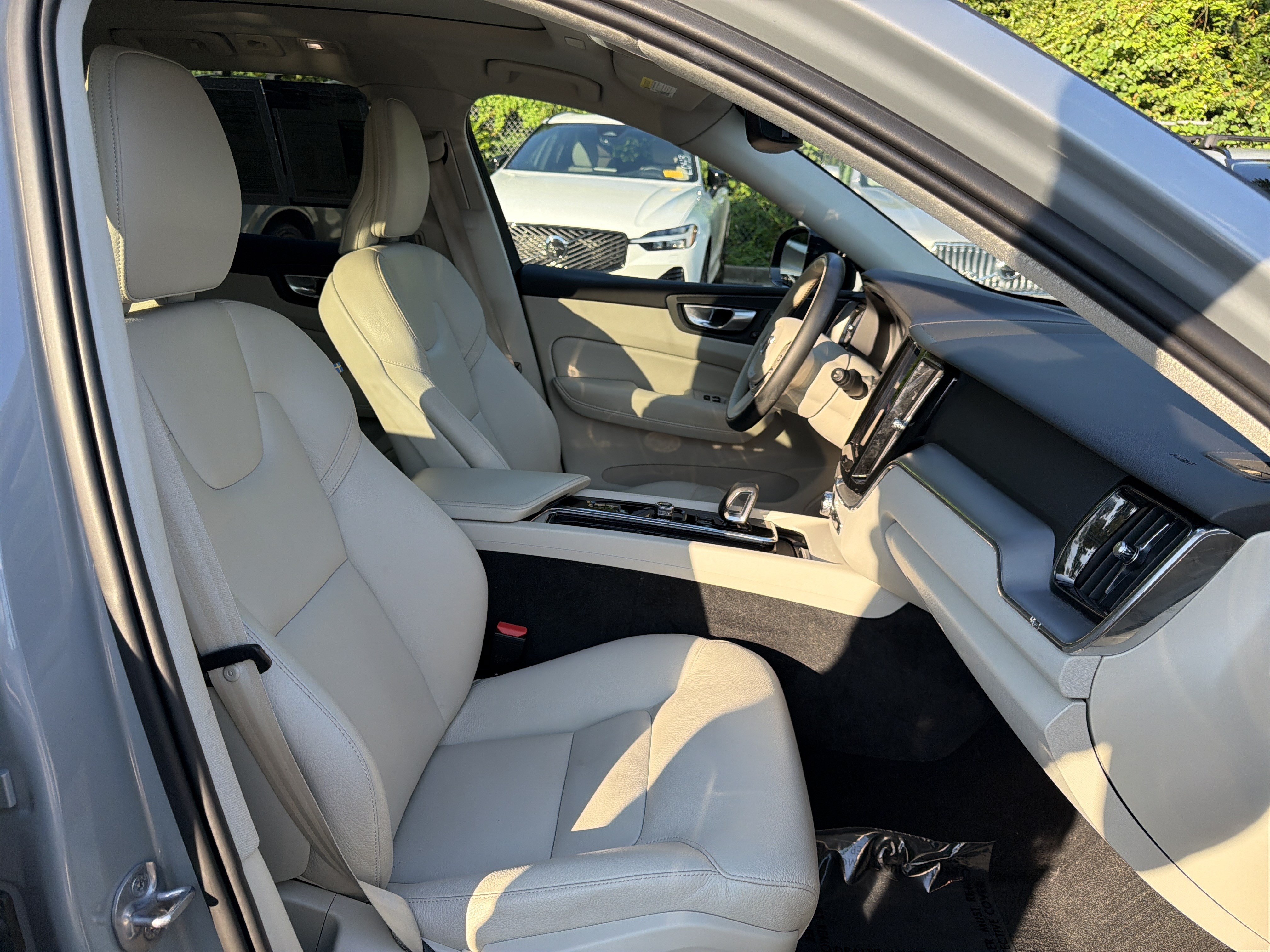 Certified 2024 Volvo XC60 B5 Core w/ Protection Package Premier AWD/4WD image 35