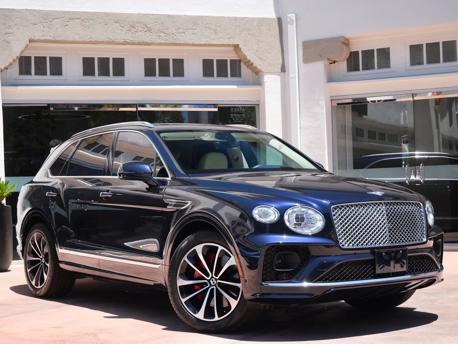 Used 2022 Bentley Bentayga AWD/4WD image 1