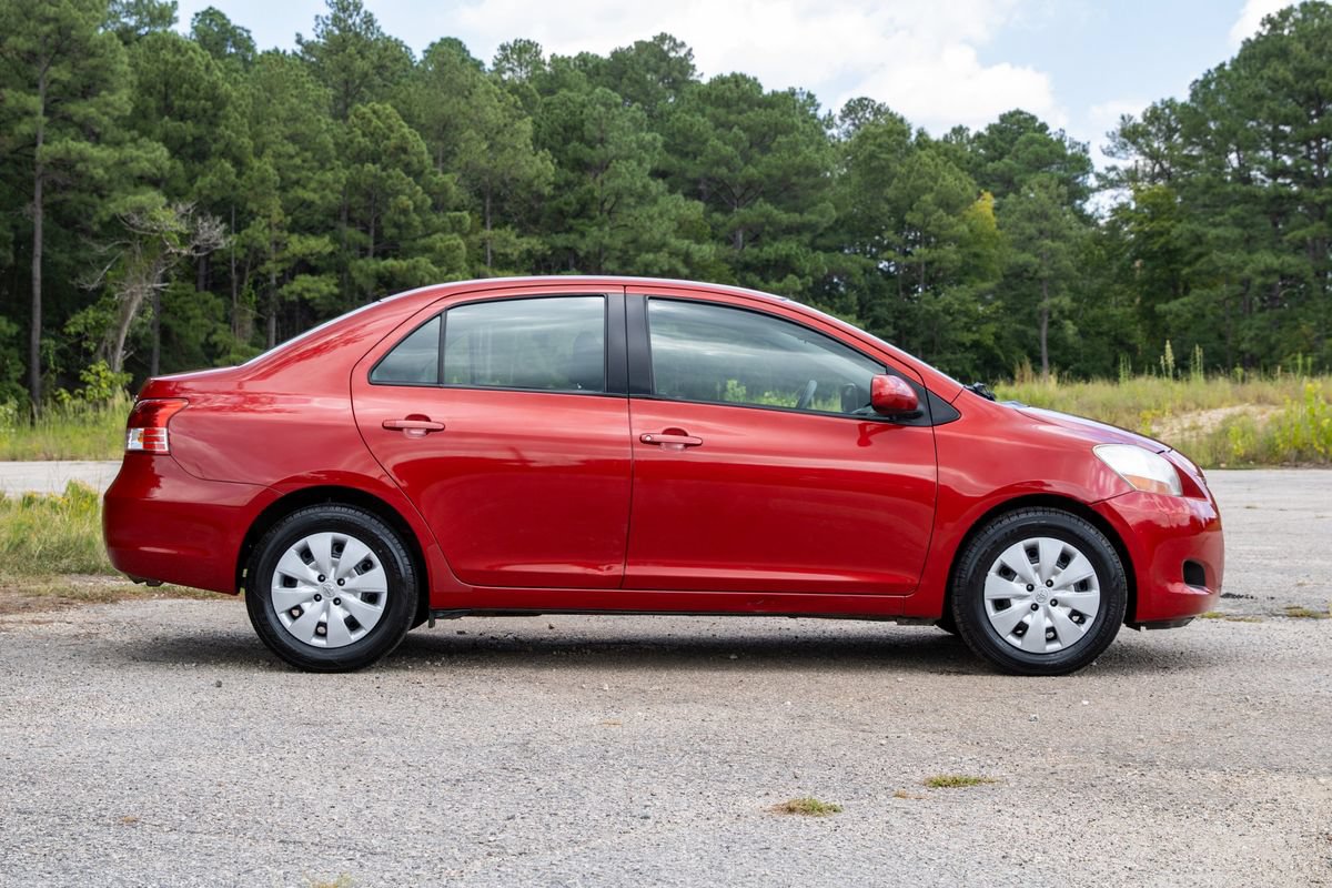 Used 2010 Toyota Yaris Sedan FWD image 4