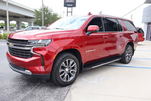 Used 2021 Chevrolet Suburban LT w/ LT Signature Package RWD image 3