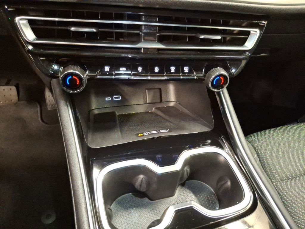 Used 2025 Chevrolet Traverse LT image 27