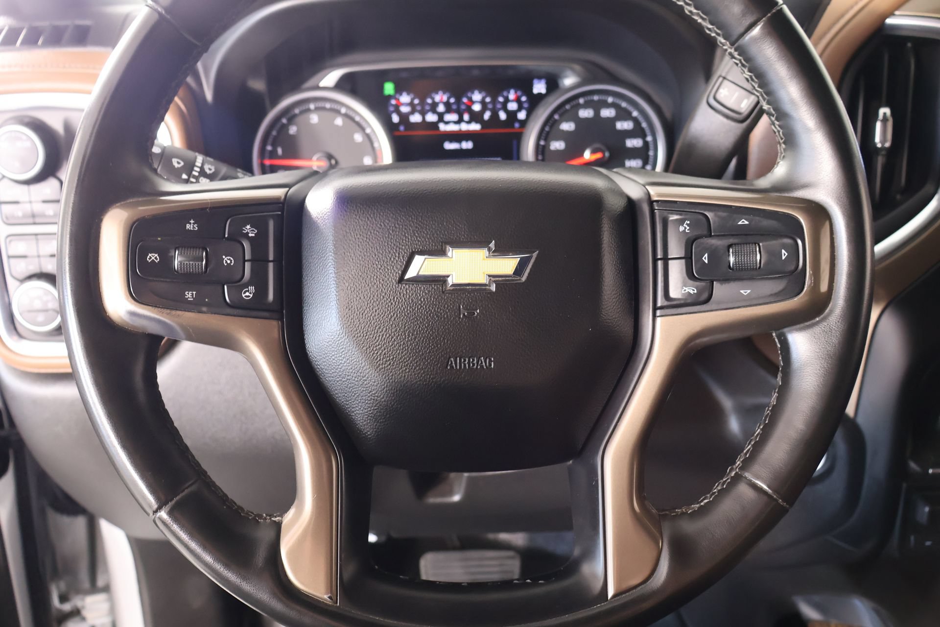 Used 2023 Chevrolet Silverado 2500 High Country w/ Technology Package AWD/4WD image 3