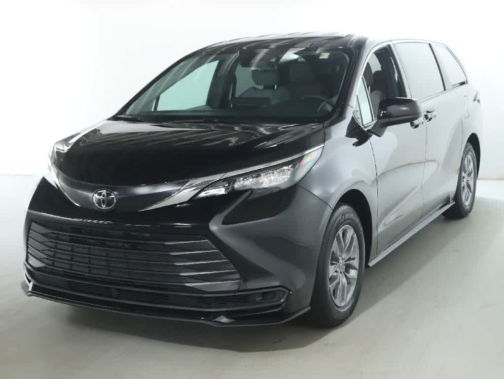 Certified 2026 Toyota Sienna LE AWD/4WD image 1