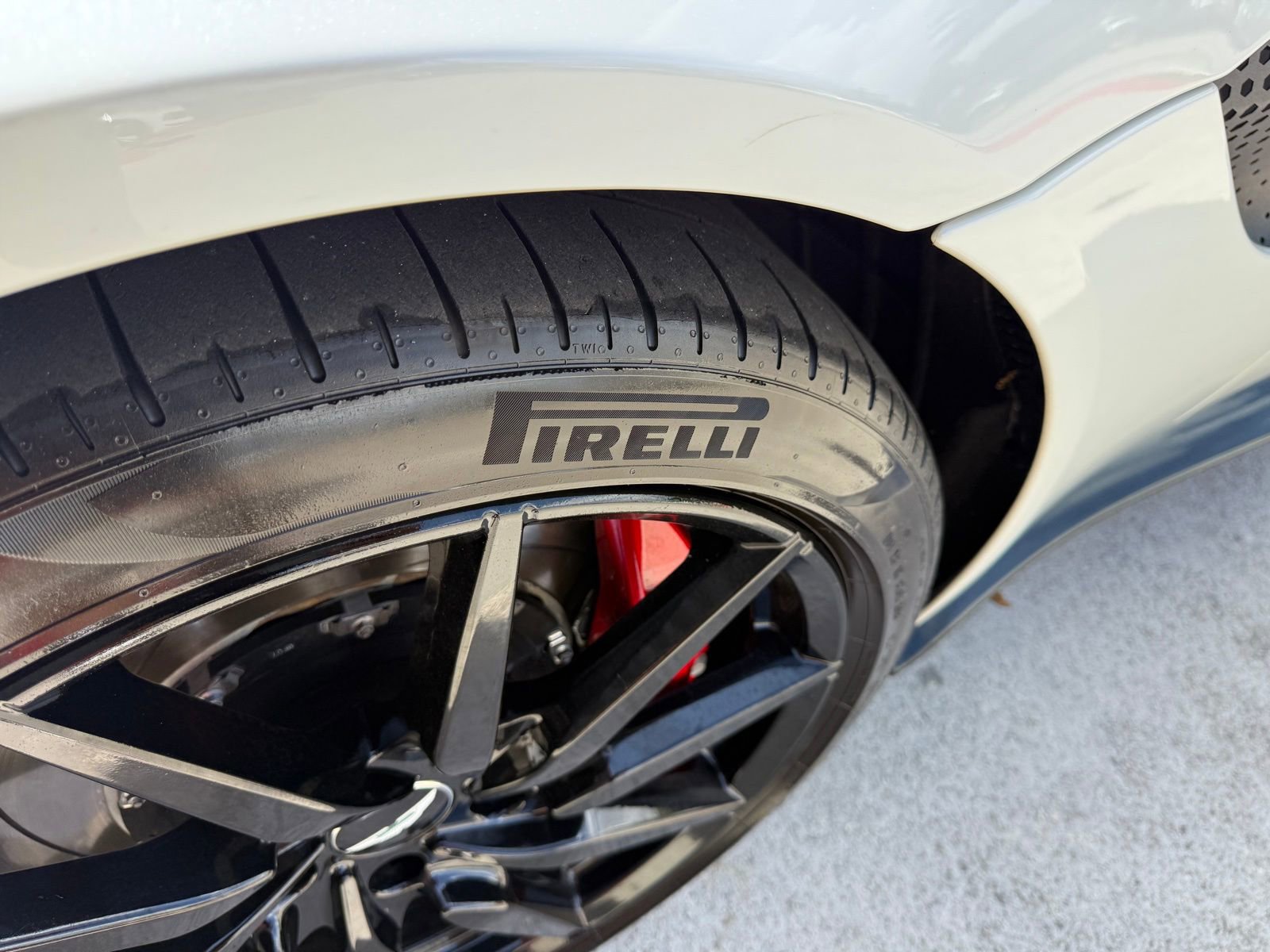 Used 2019 Aston Martin V8 Vantage Coupe image 35
