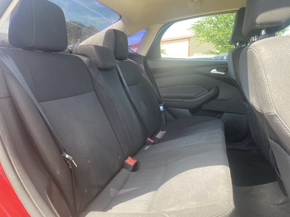 Used 2017 Ford Focus SE FWD image 12
