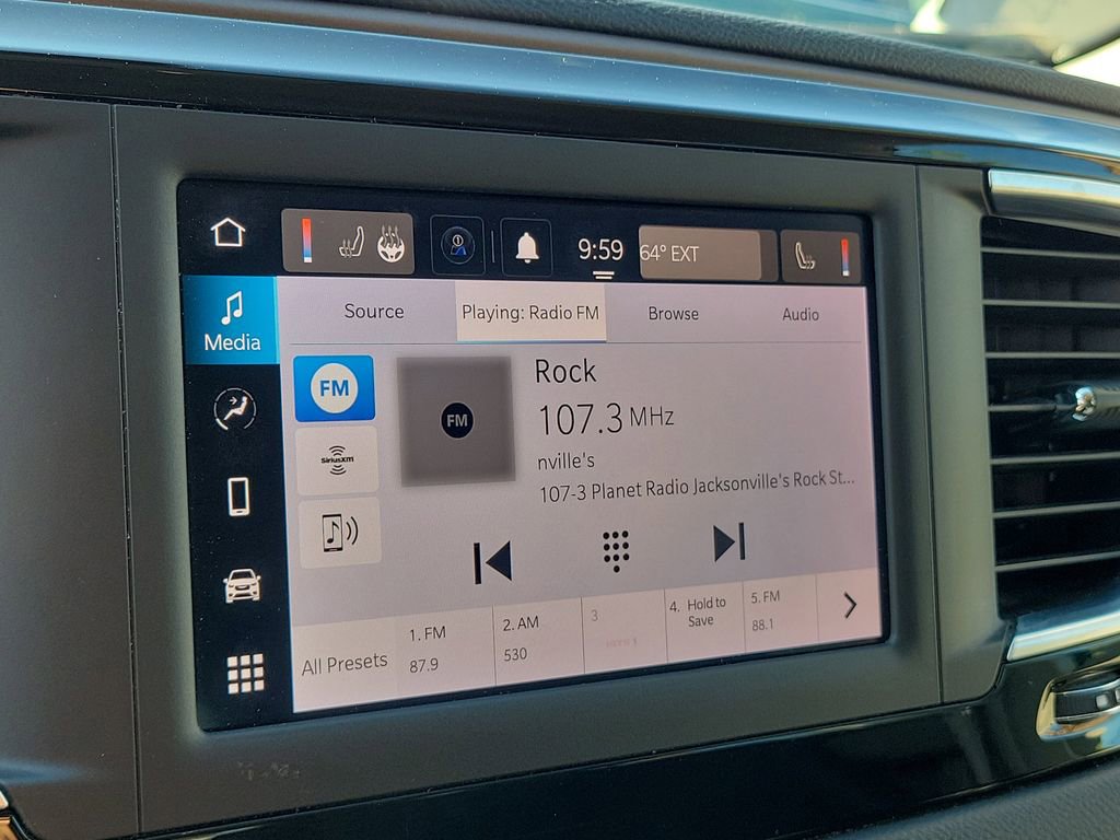 Used 2022 Chrysler Voyager LX image 28