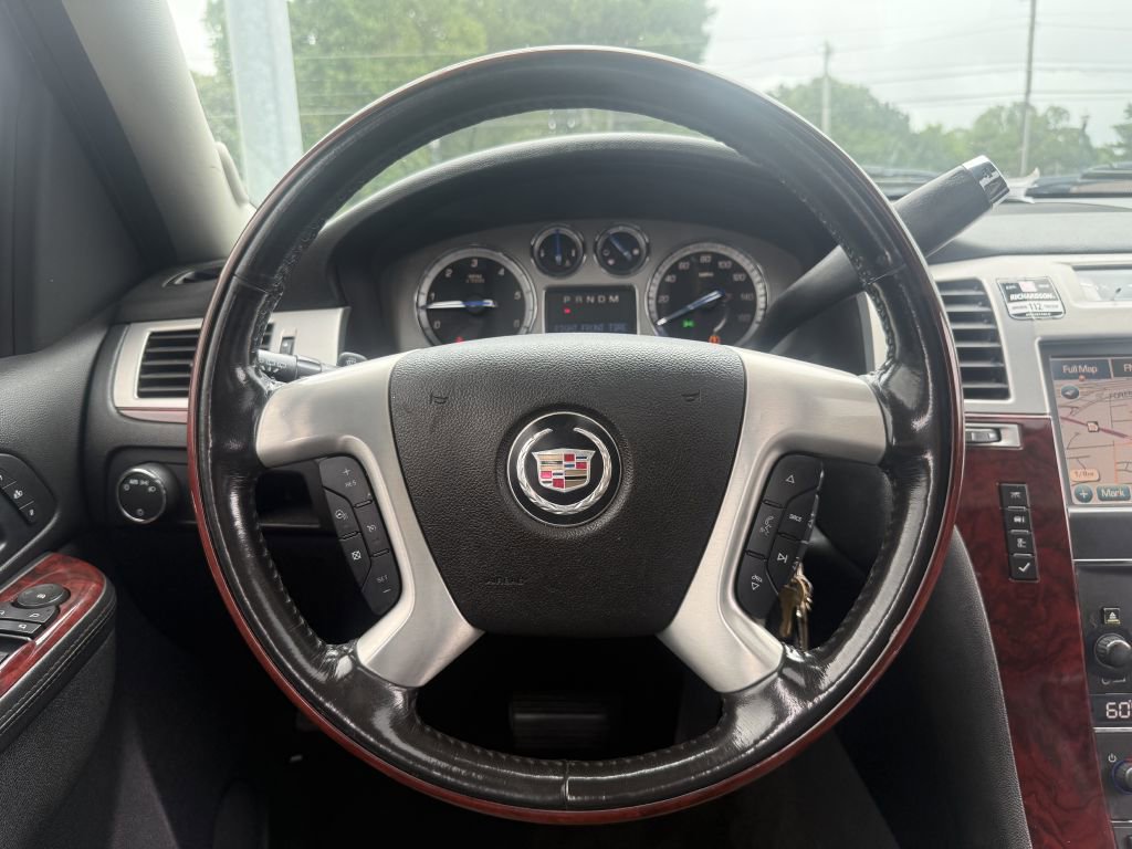 Used 2011 Cadillac Escalade ESV Luxury image 30