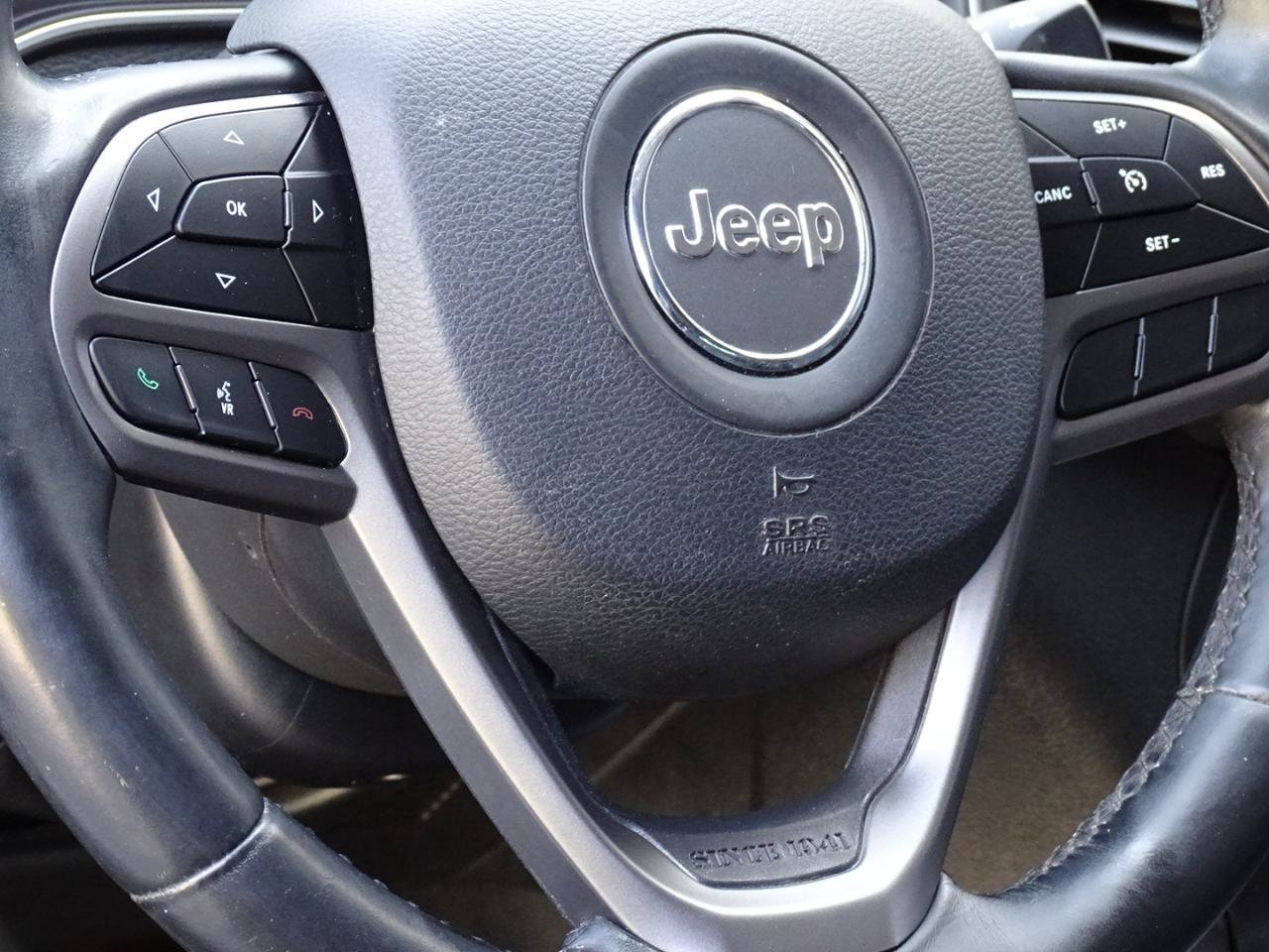 Used 2019 Jeep Cherokee Latitude Plus FWD image 16