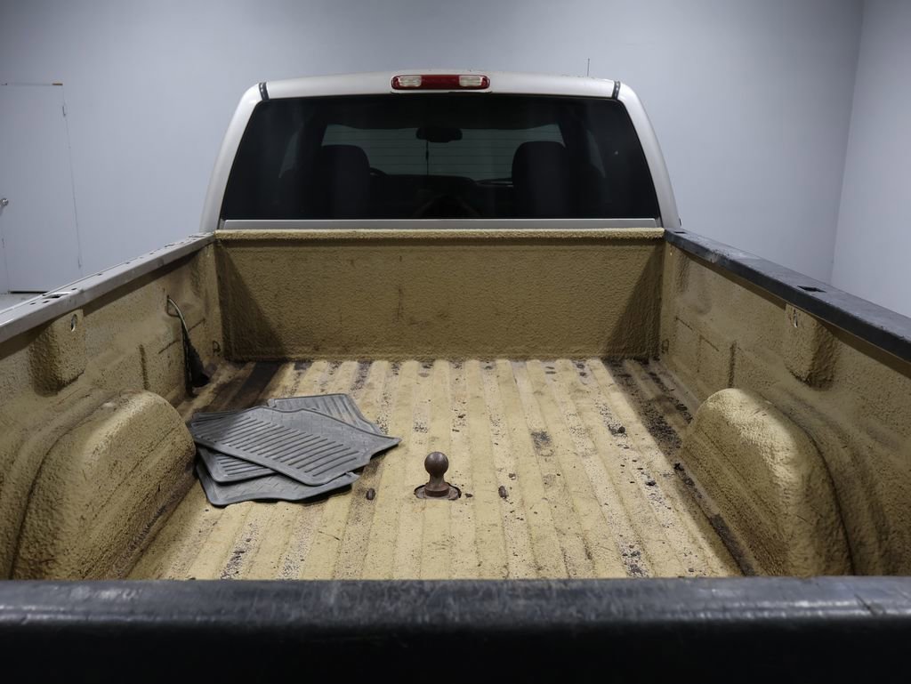 Used 2004 Chevrolet Silverado 3500 4x4 Extended Cab w/ Heavy-Duty Power Package image 4