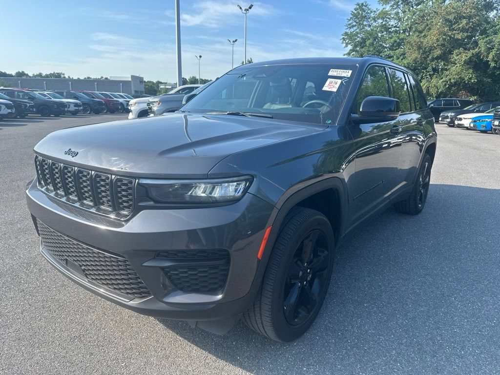 Used 2023 Jeep Grand Cherokee Altitude AWD/4WD video 1