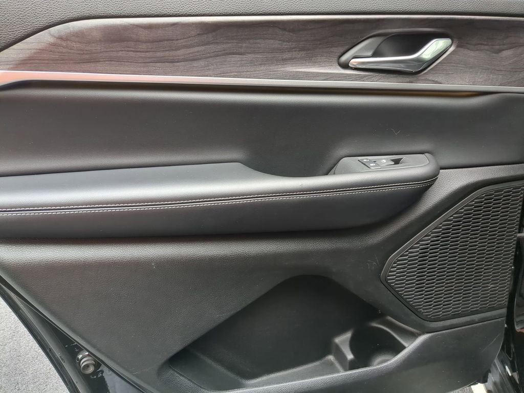 Used 2024 Jeep Grand Cherokee L Limited w/ Luxury Tech Group II image 27