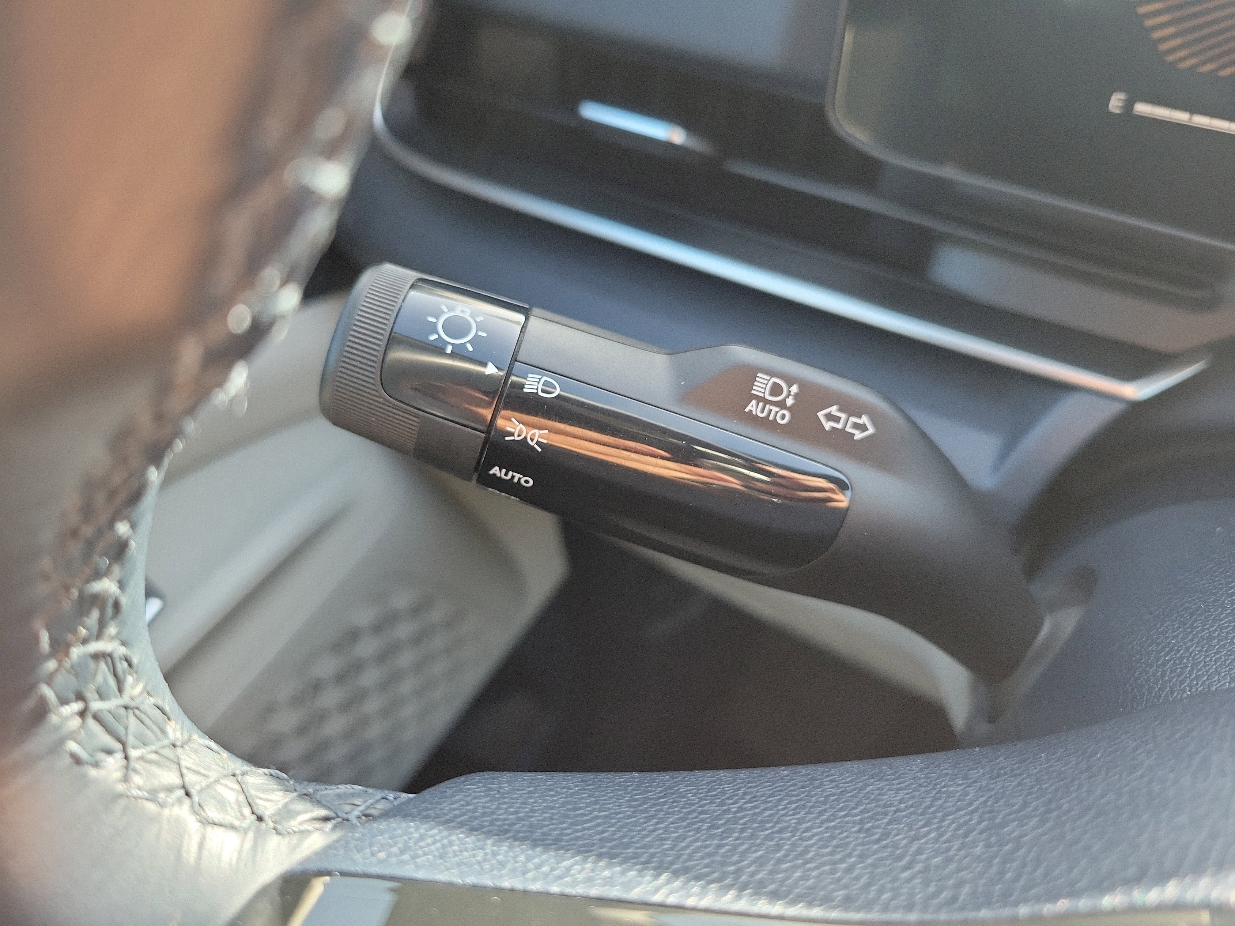 Certified 2025 Kia Carnival EX image 30