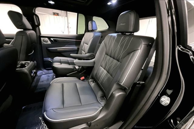 Used 2025 Buick Enclave Avenir w/ Trailering Package, 5000 lbs. image 22