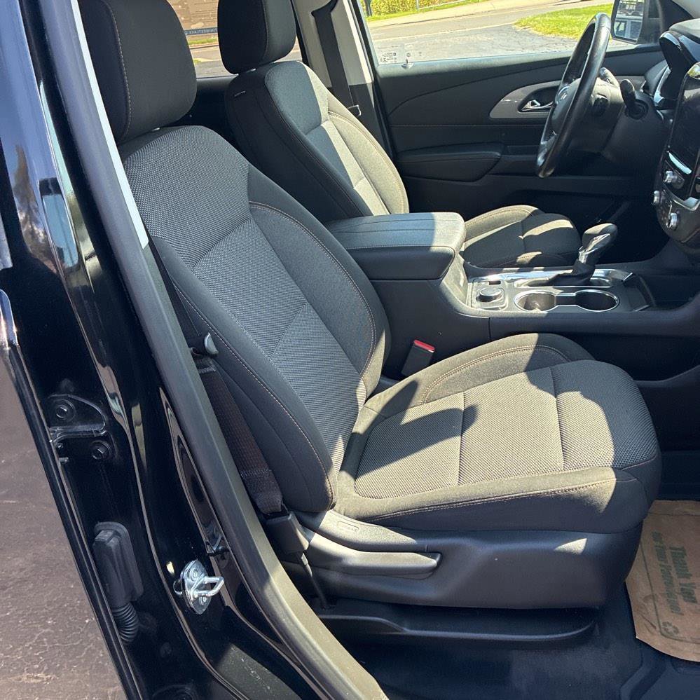 Used 2021 Chevrolet Traverse LT FWD image 10