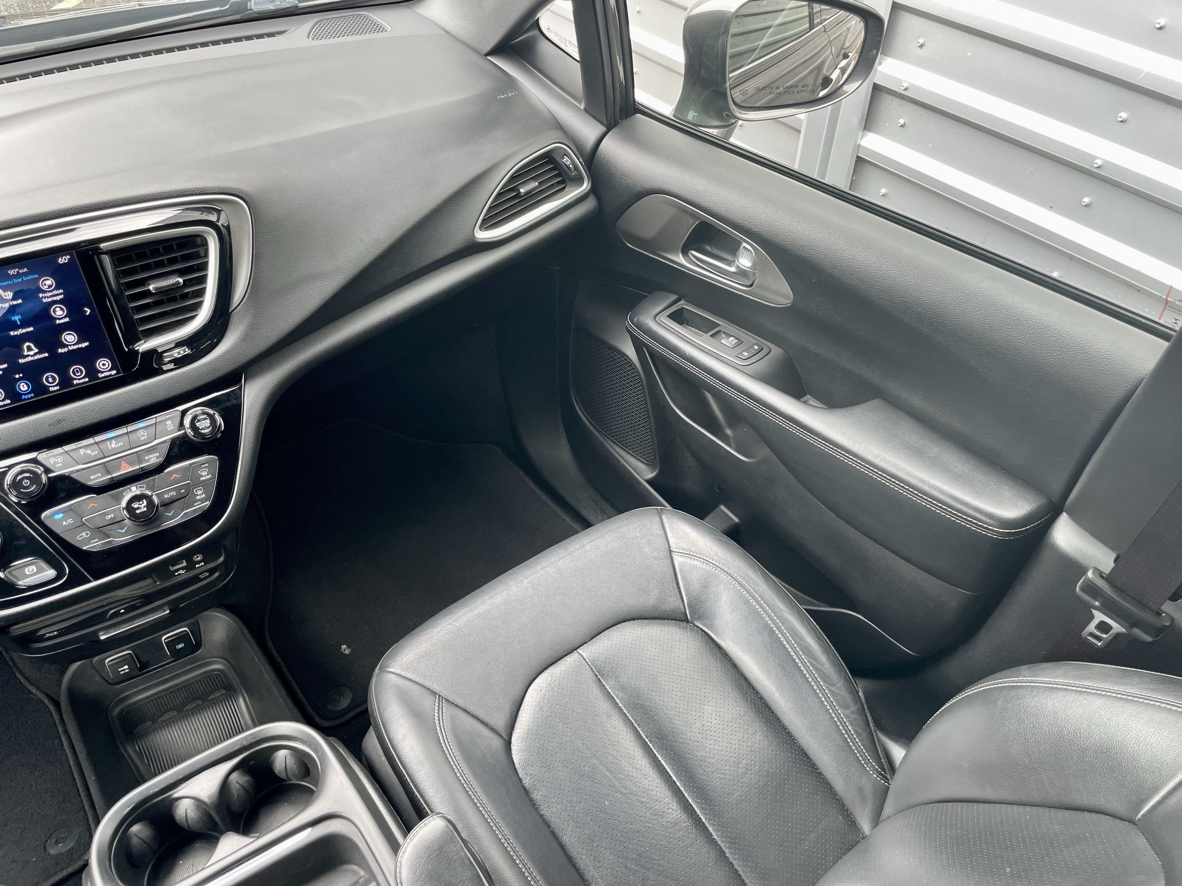 Used 2020 Chrysler Pacifica Touring-L w/ Advanced Safetytec Group AWD/4WD image 18