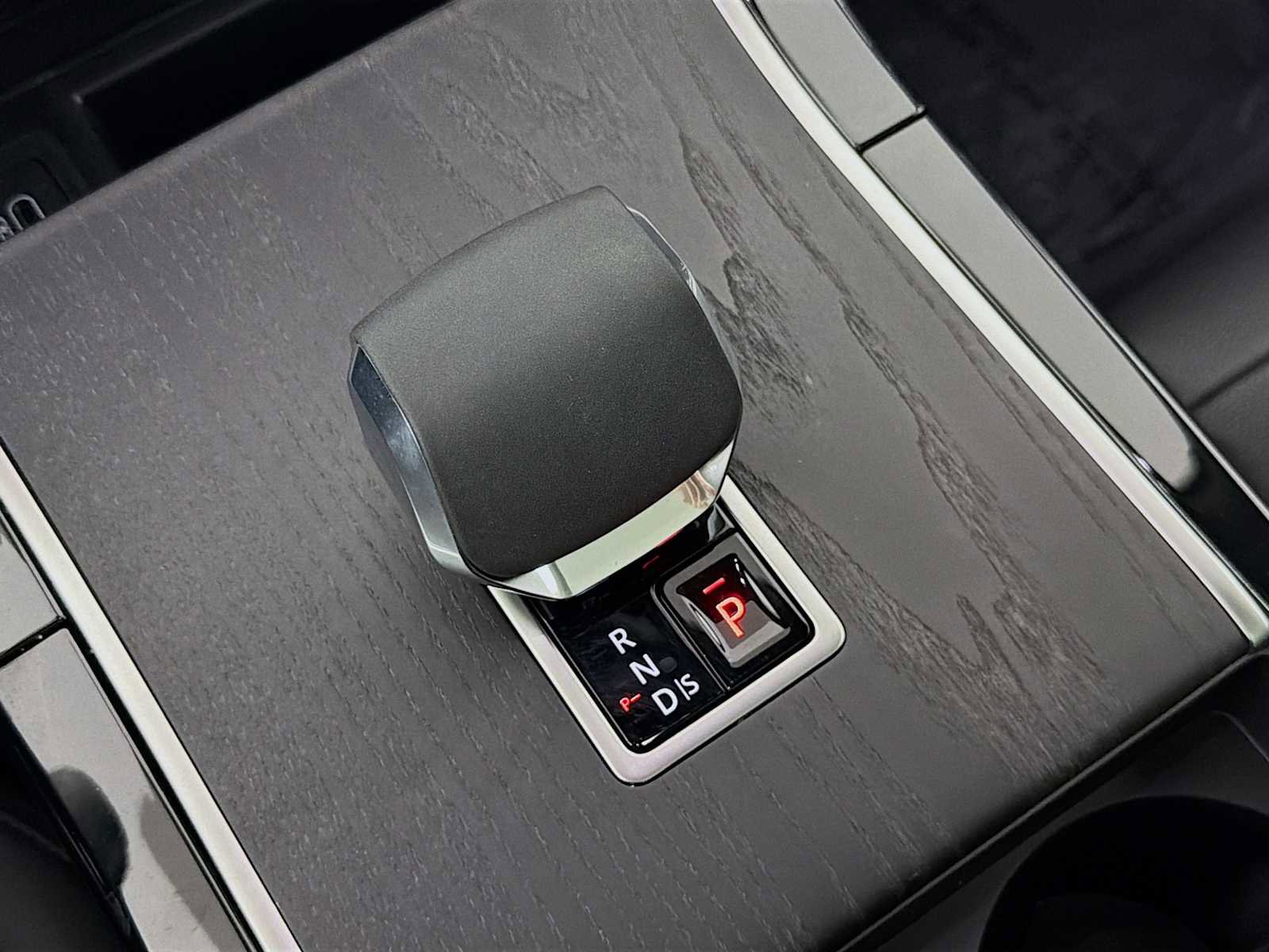 Used 2026 Land Rover Range Rover Velar Dynamic SE AWD/4WD image 18