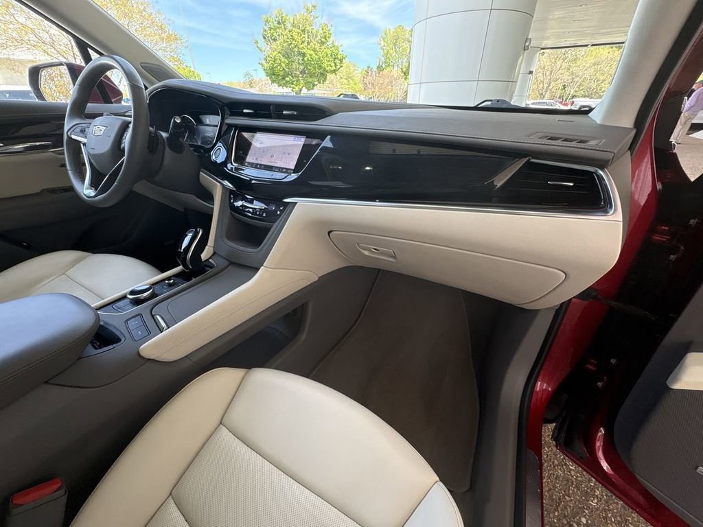 Certified 2025 Cadillac XT6 Premium Luxury AWD/4WD image 30