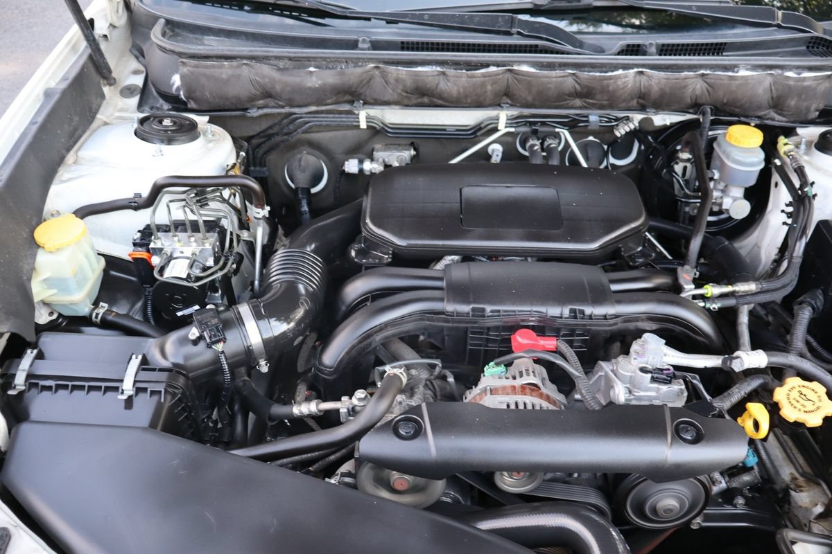 Used 2010 Subaru Outback 2.5i Premium AWD/4WD image 38
